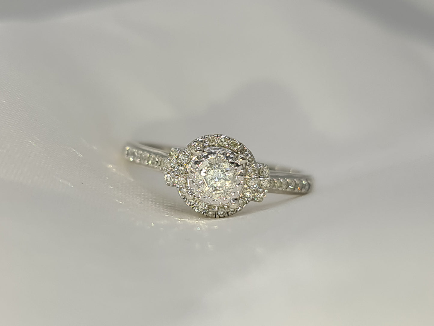 Pre-Owned 9 carat gold 0.33 carat natural diamond engagement ring