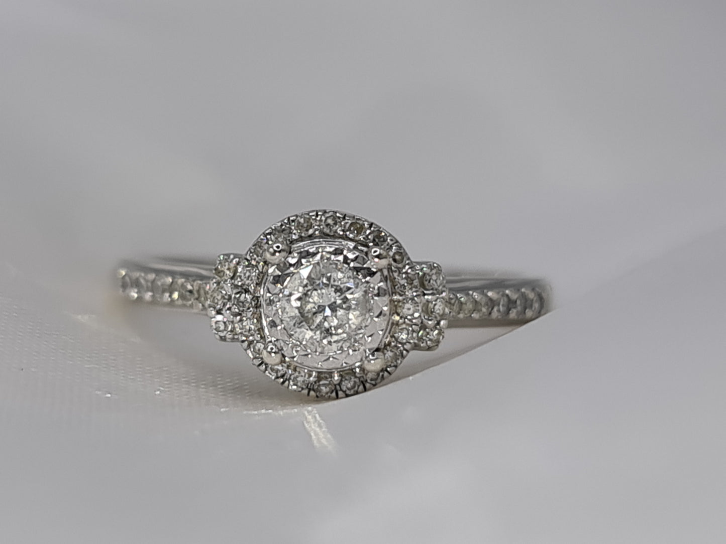 Pre-Owned 9 carat gold 0.33 carat natural diamond engagement ring