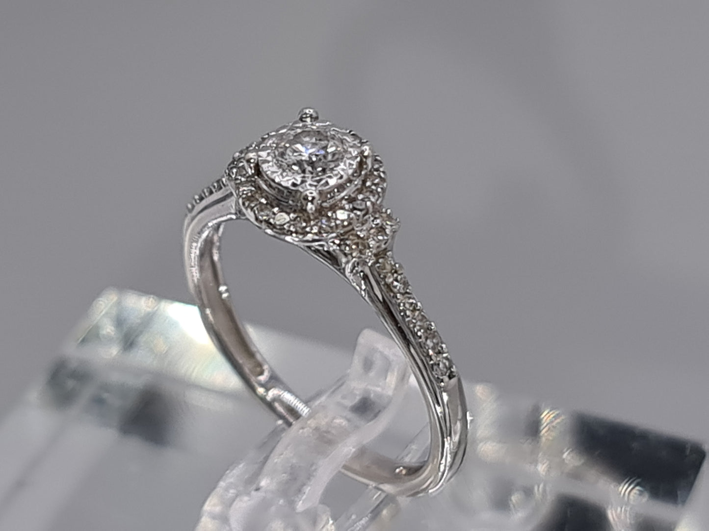 Pre-Owned 9 carat gold 0.33 carat natural diamond engagement ring