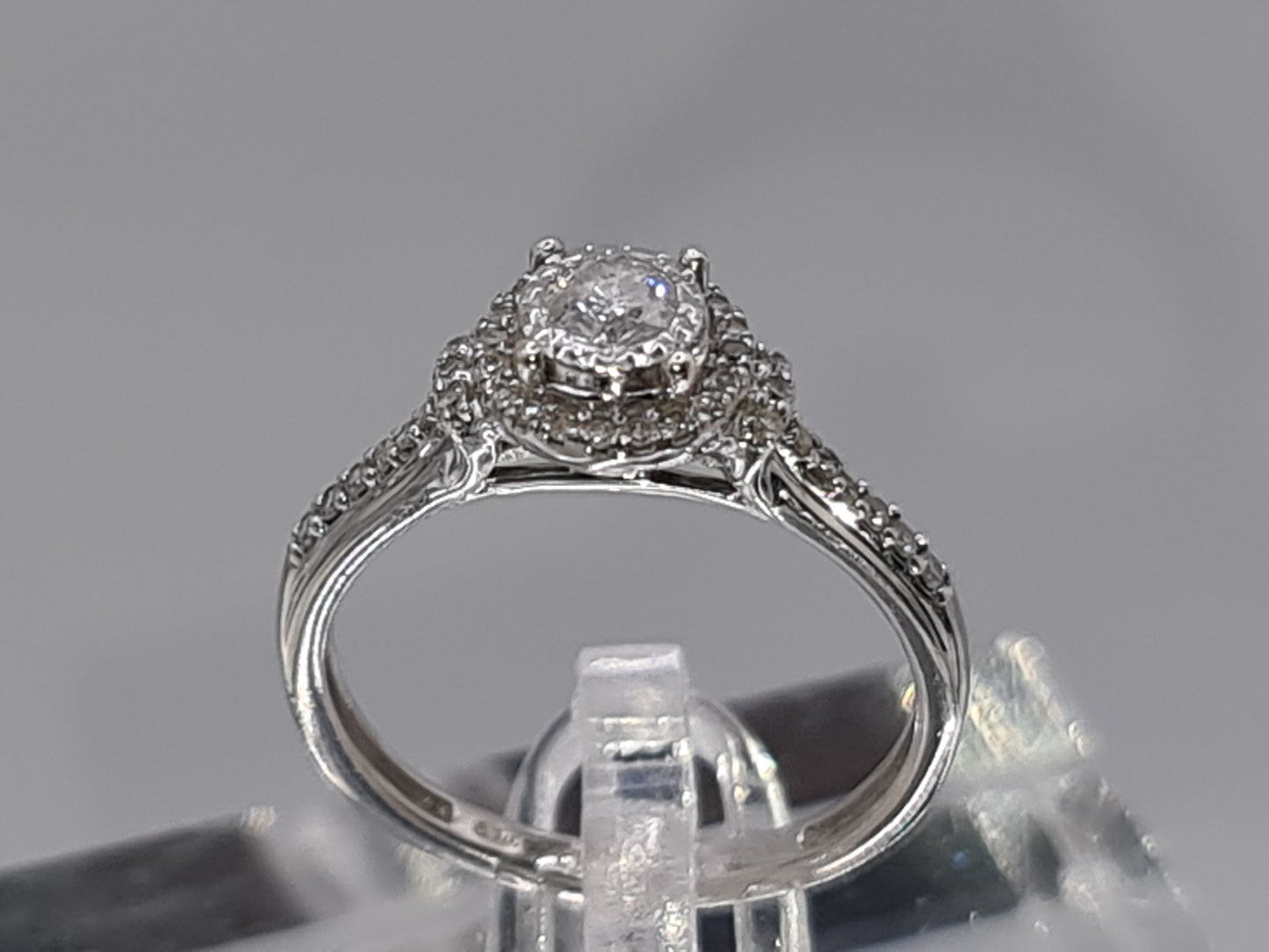 Pre-Owned 9 carat gold 0.33 carat natural diamond engagement ring