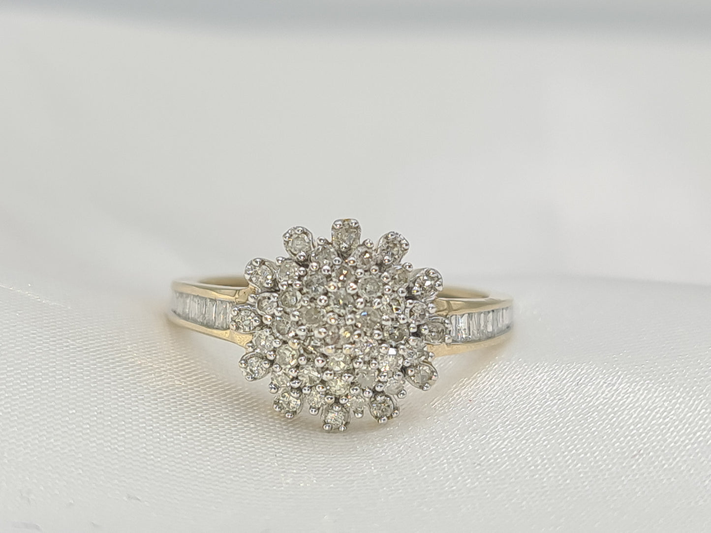 Pre-Owned 0.50 carat diamond 9carat gold cluster ring
