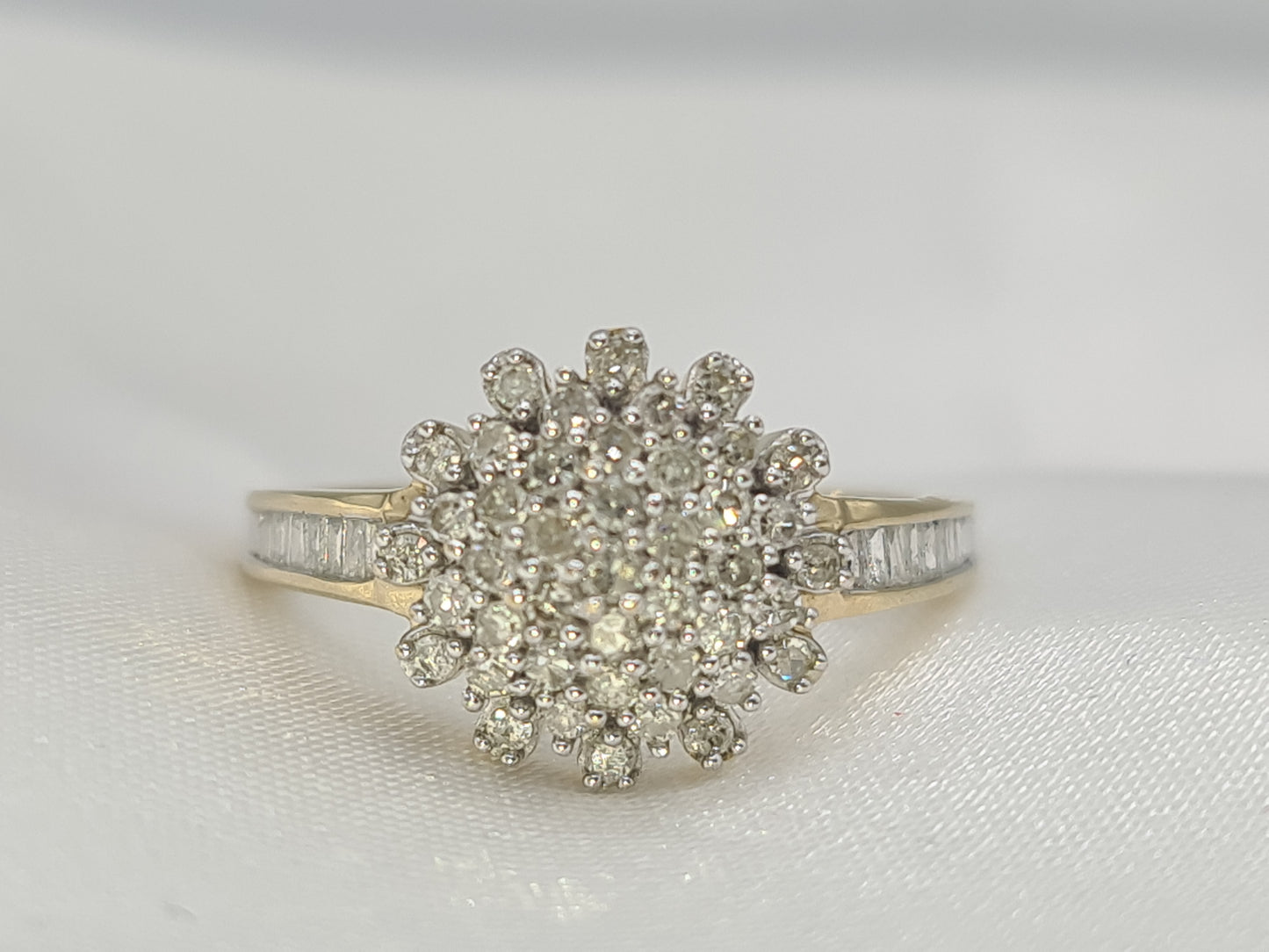 Pre-Owned 0.50 carat diamond 9carat gold cluster ring