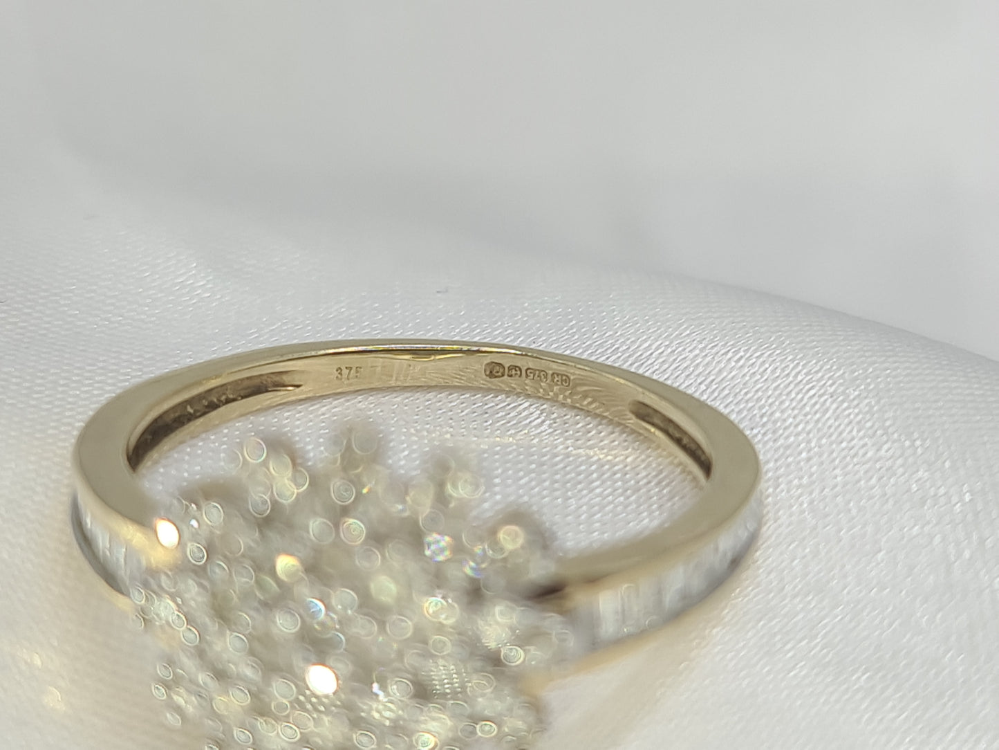 Pre-Owned 0.50 carat diamond 9carat gold cluster ring