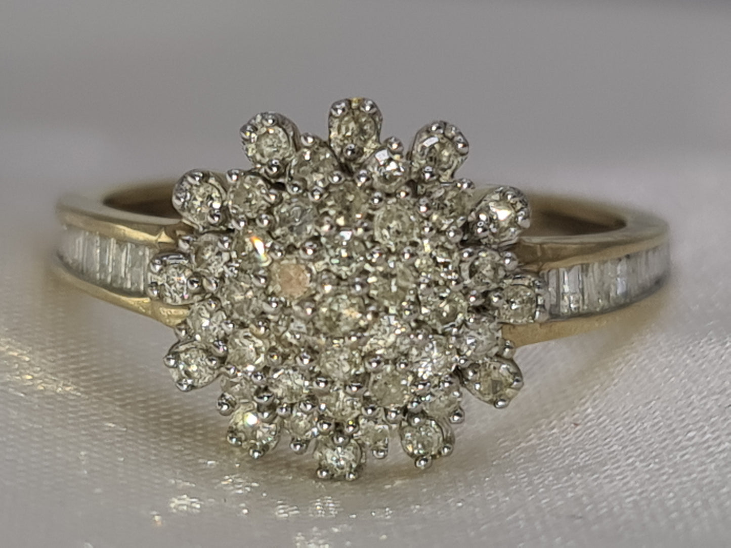 Pre-Owned 0.50 carat diamond 9carat gold cluster ring