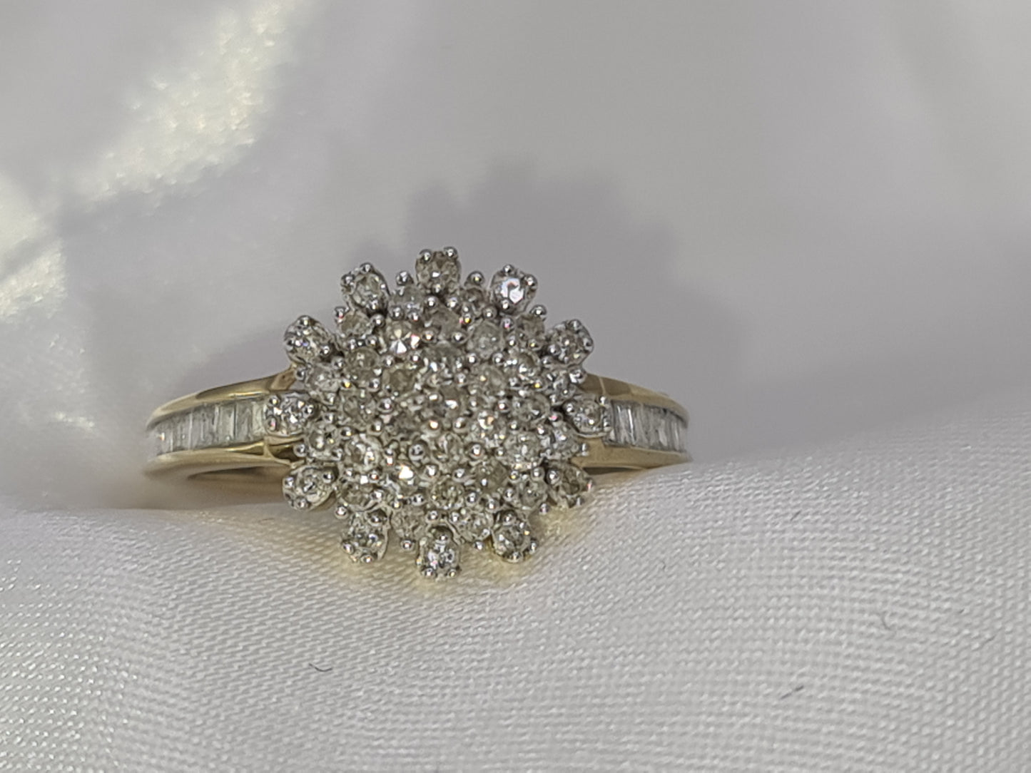 Pre-Owned 0.50 carat diamond 9carat gold cluster ring