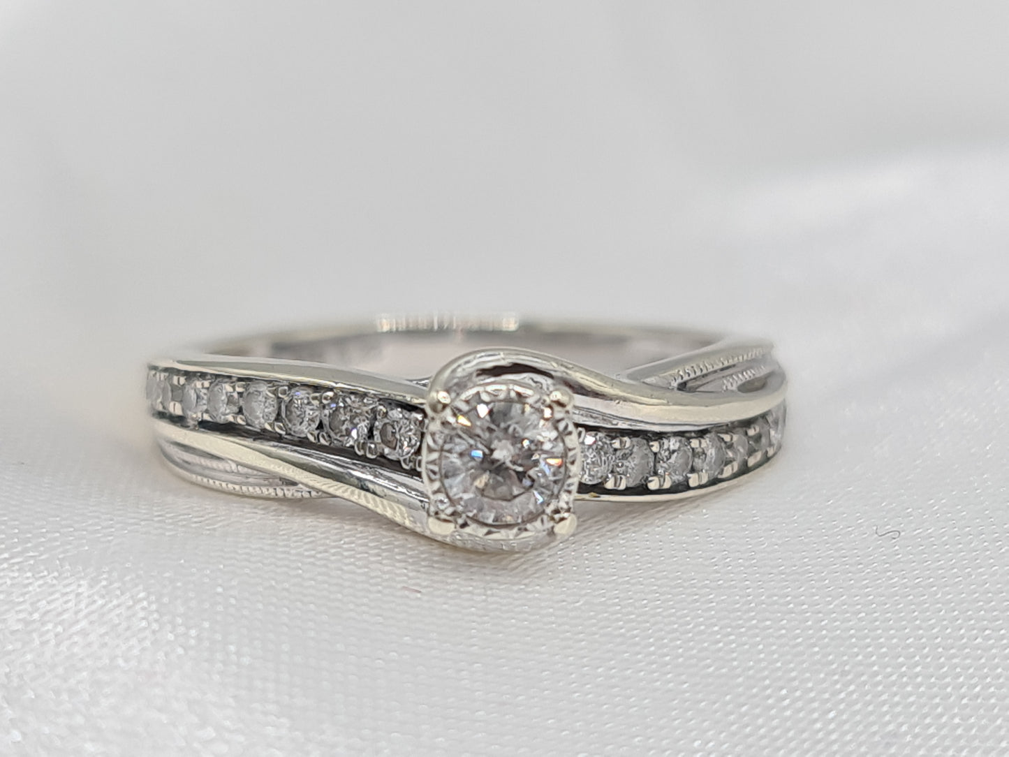 Pre-Owned 9 carat gold 0.33 carat diamond Engagement ring RRP £1,299
