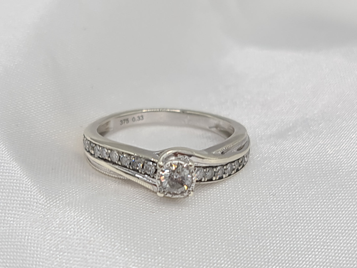 Pre-Owned 9 carat gold 0.33 carat diamond Engagement ring RRP £1,299