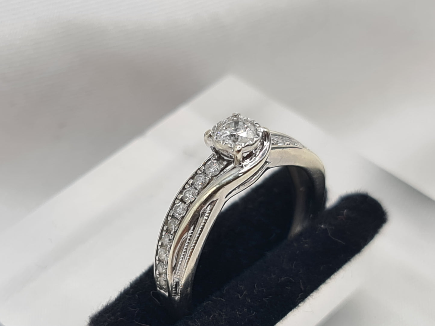 Pre-Owned 9 carat gold 0.33 carat diamond Engagement ring RRP £1,299