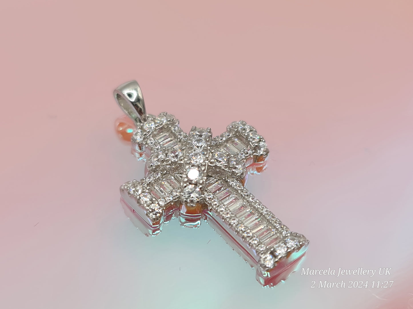 Brand new Silver Cross Pendant