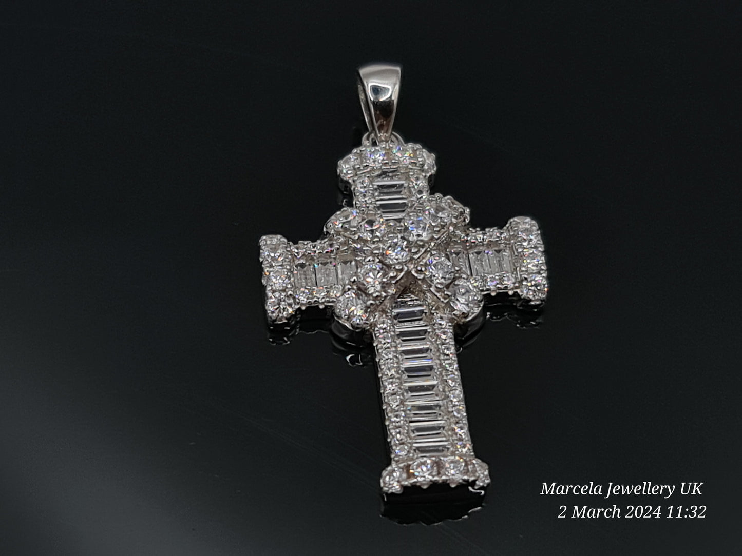 Brand new Silver Cross Pendant