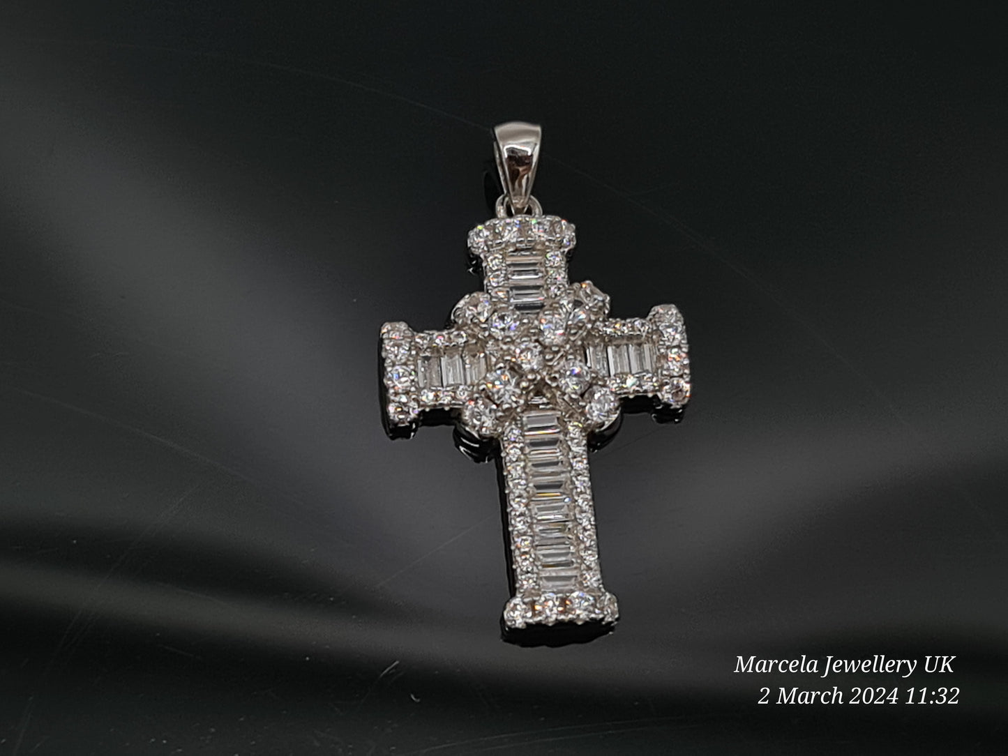 Brand new Silver Cross Pendant