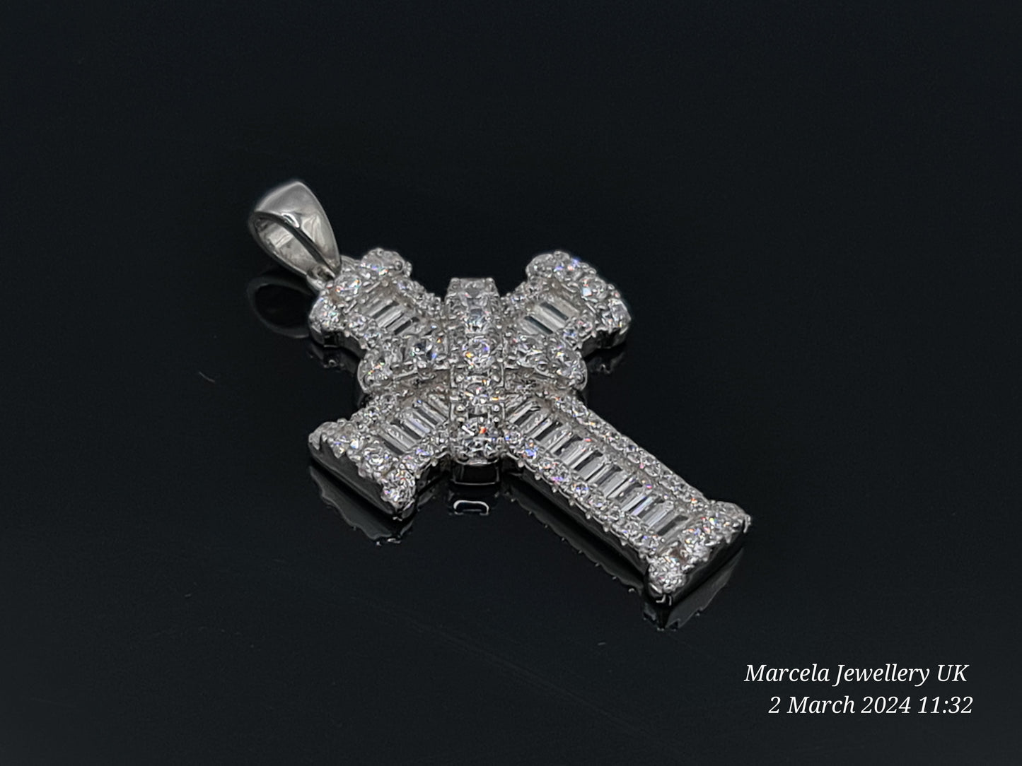 Brand new Silver Cross Pendant