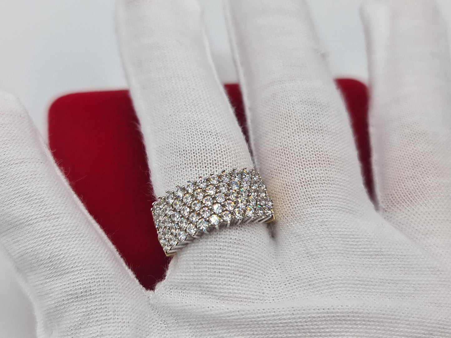 Brand new 9 carat gold cz Band ring size N