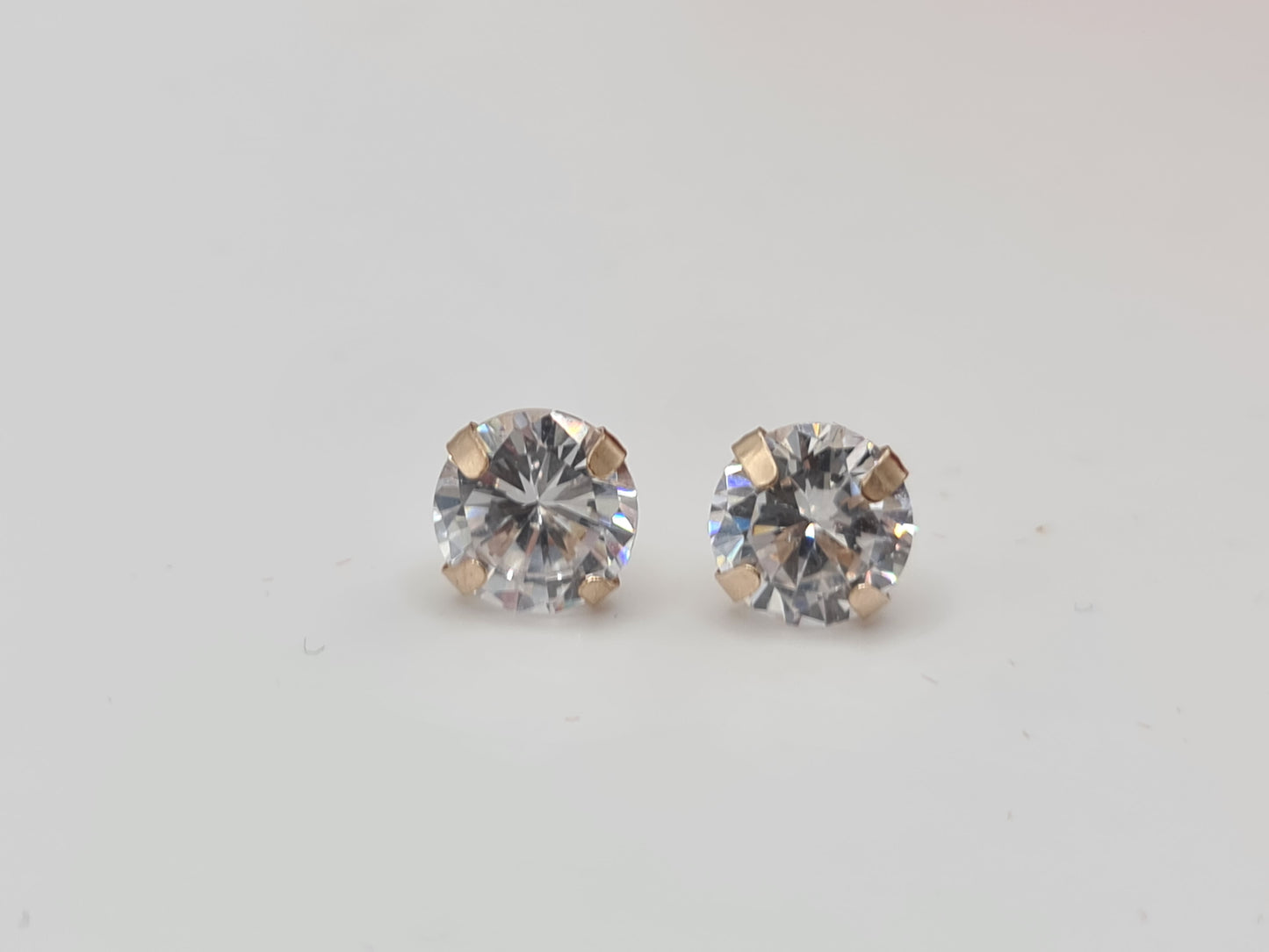 Brand new 9 carat Gold Round Cz Studs