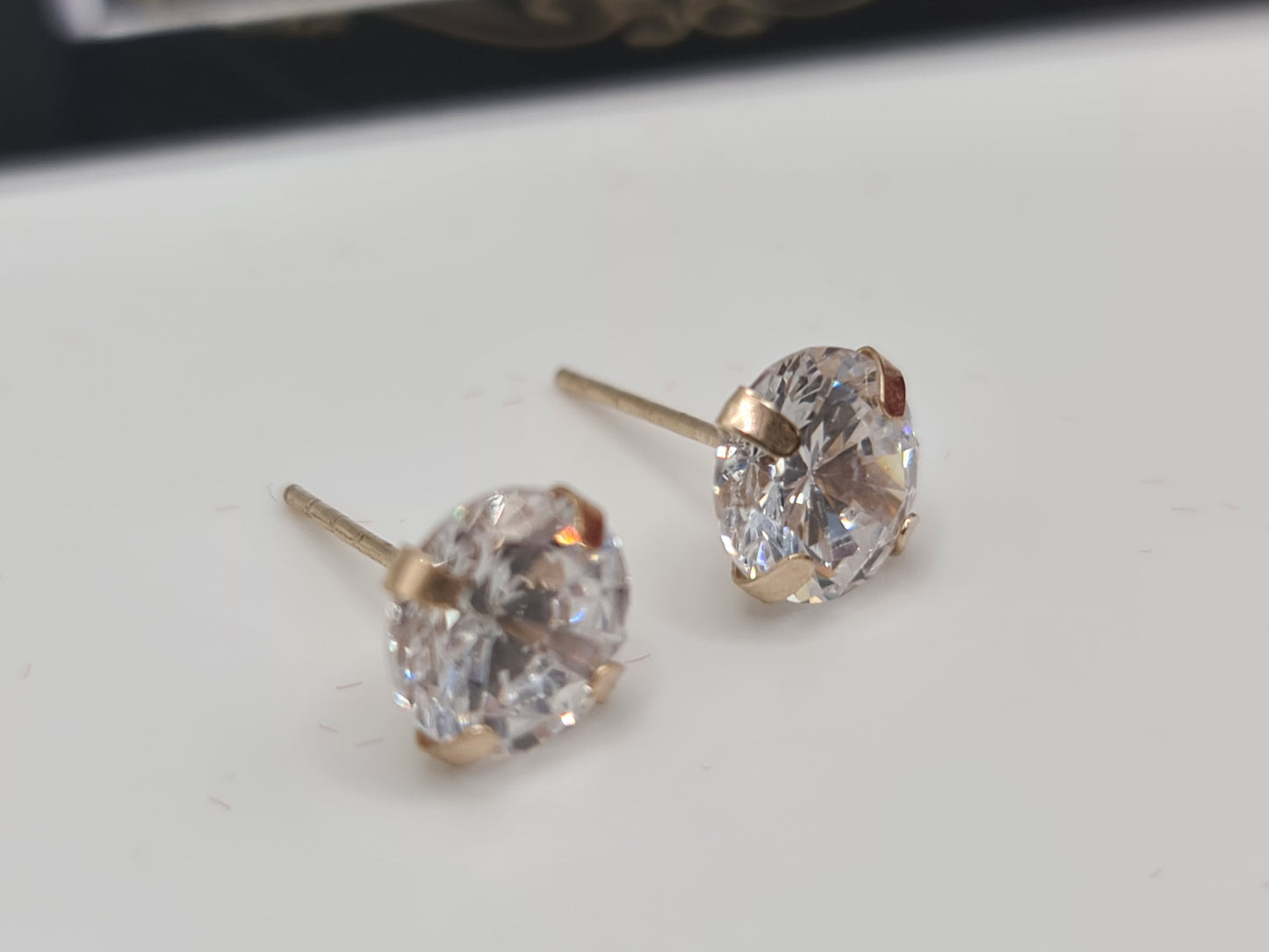 Brand new 9 carat Gold Round Cz Studs