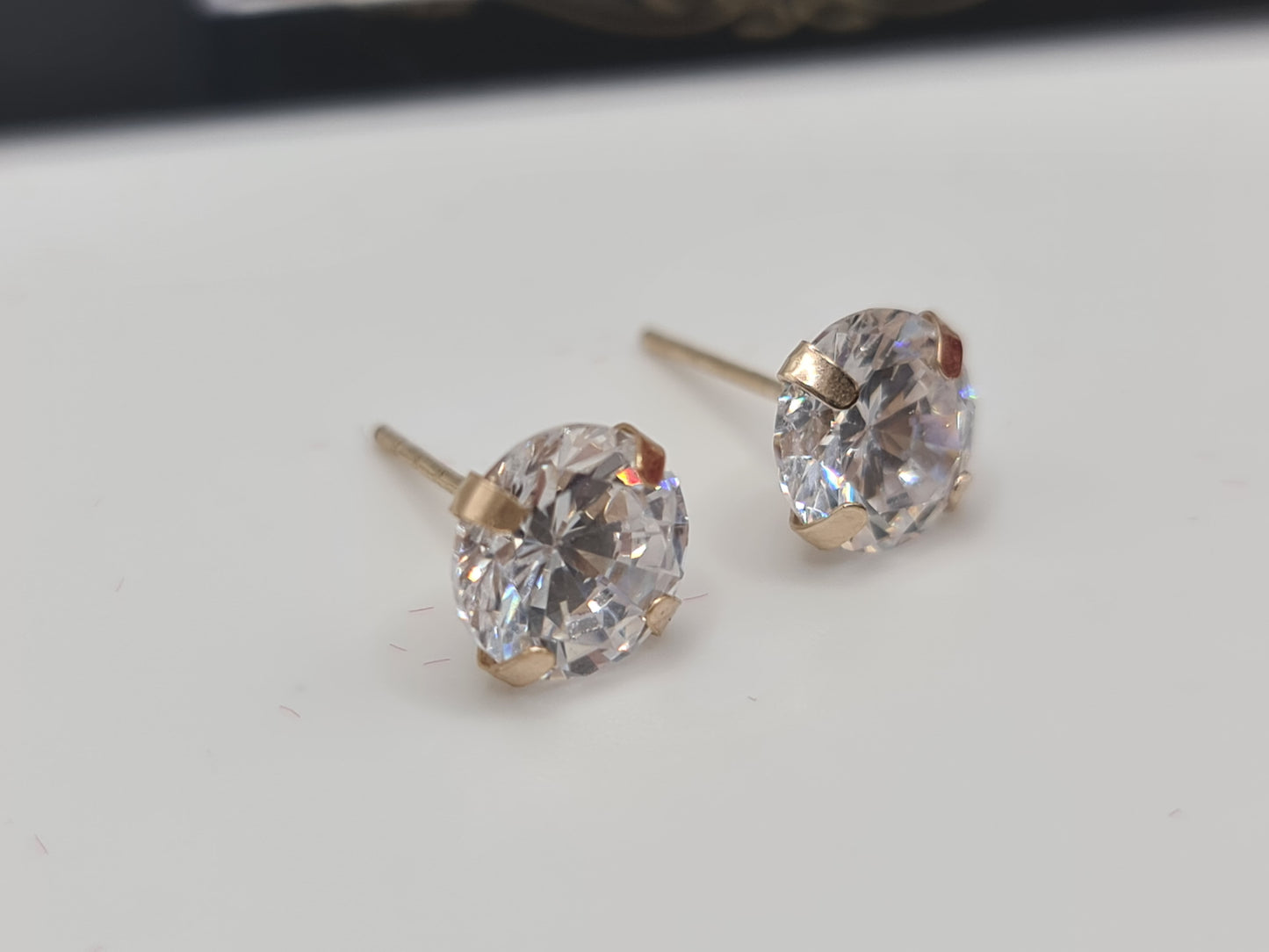 Brand new 9 carat Gold Round Cz Studs