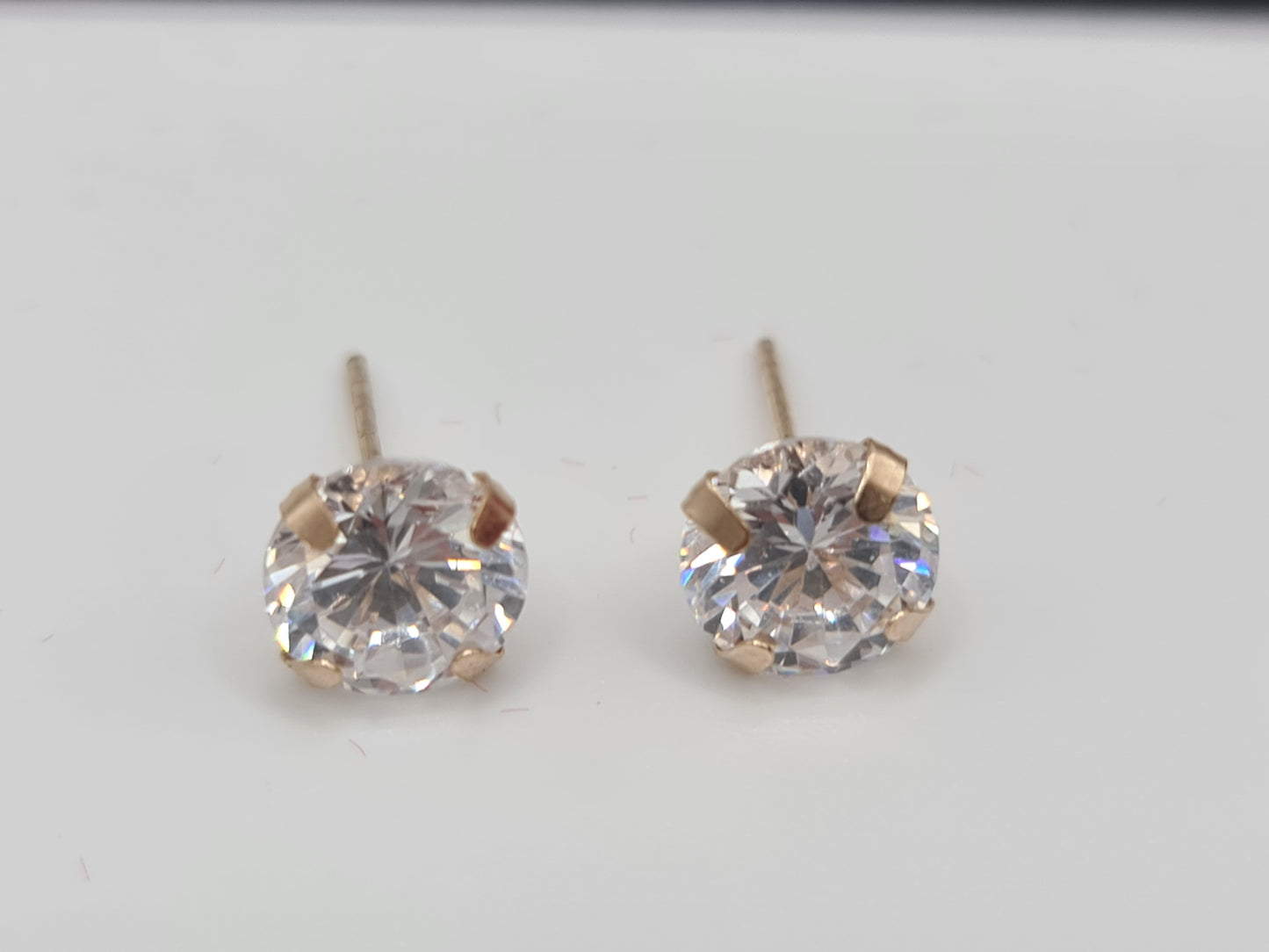 Brand new 9 carat Gold Round Cz Studs