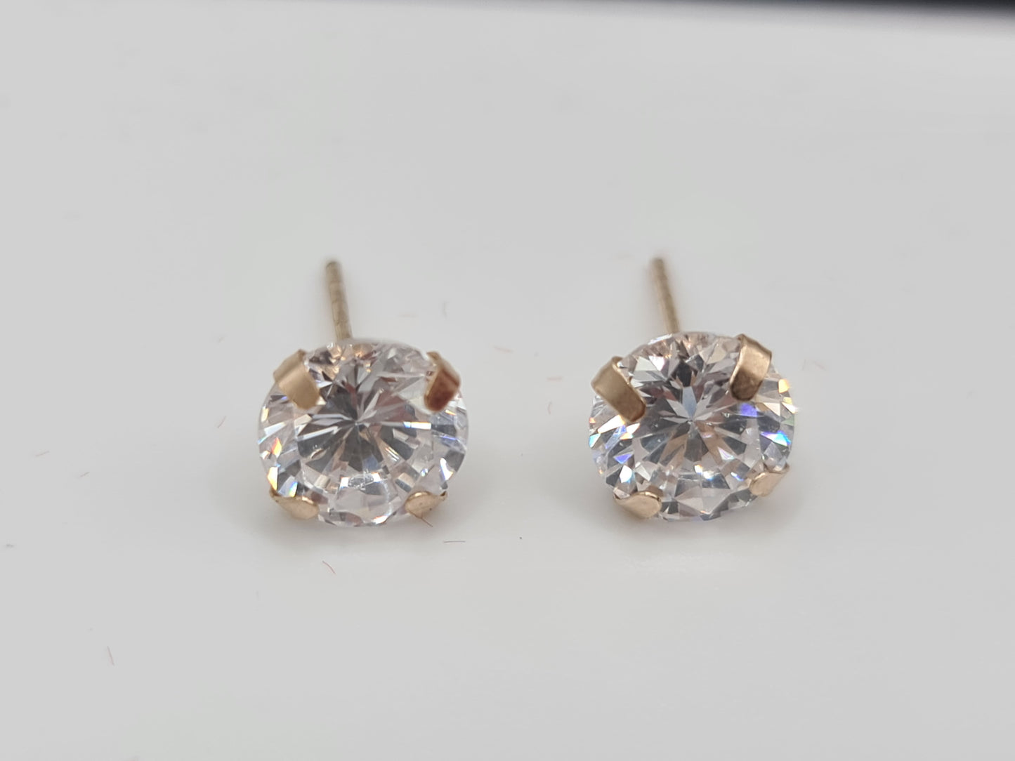 Brand new 9 carat Gold Round Cz Studs