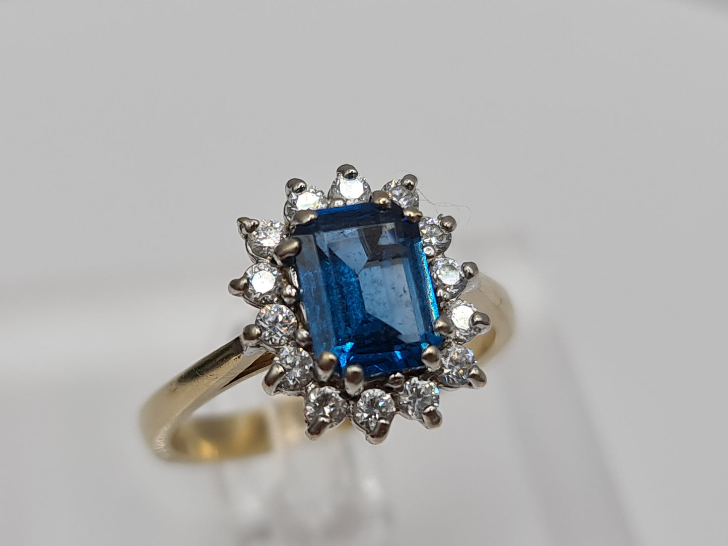 9 carat gold Pre-Owned blue stoneset cluster ring size P