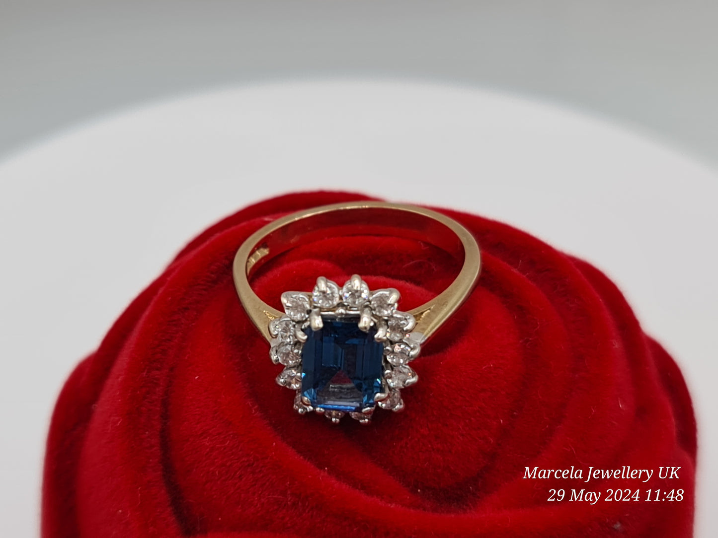 9 carat gold Pre-Owned blue stoneset cluster ring size P