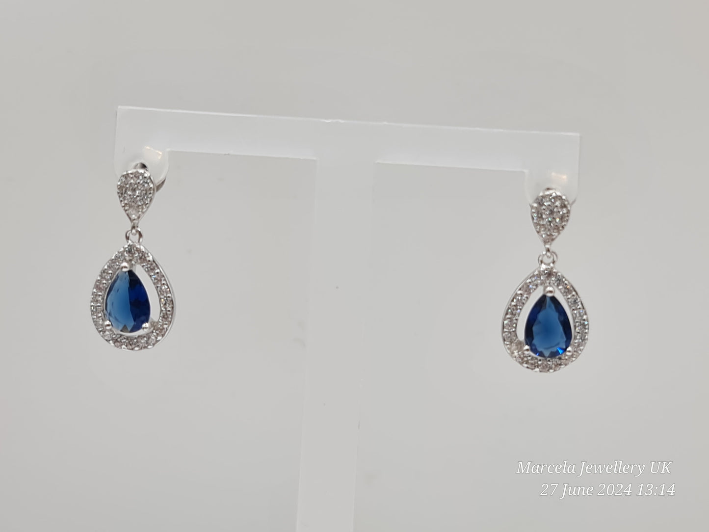 Brand New tear drop style 925 Silver earrings