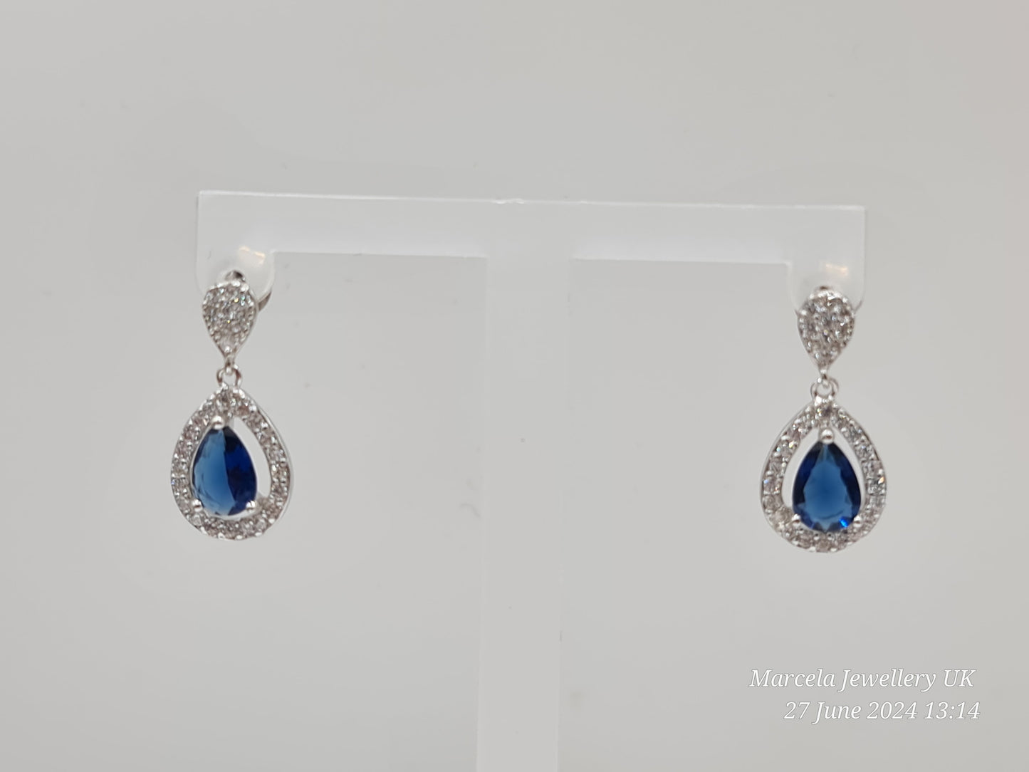 Brand New tear drop style 925 Silver earrings