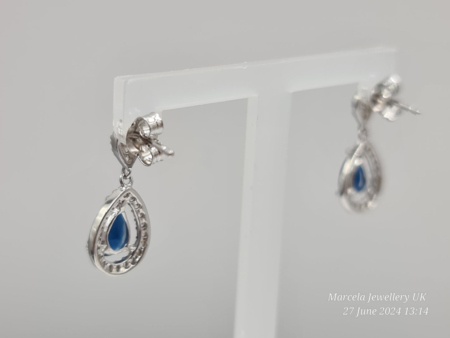 Brand New tear drop style 925 Silver earrings