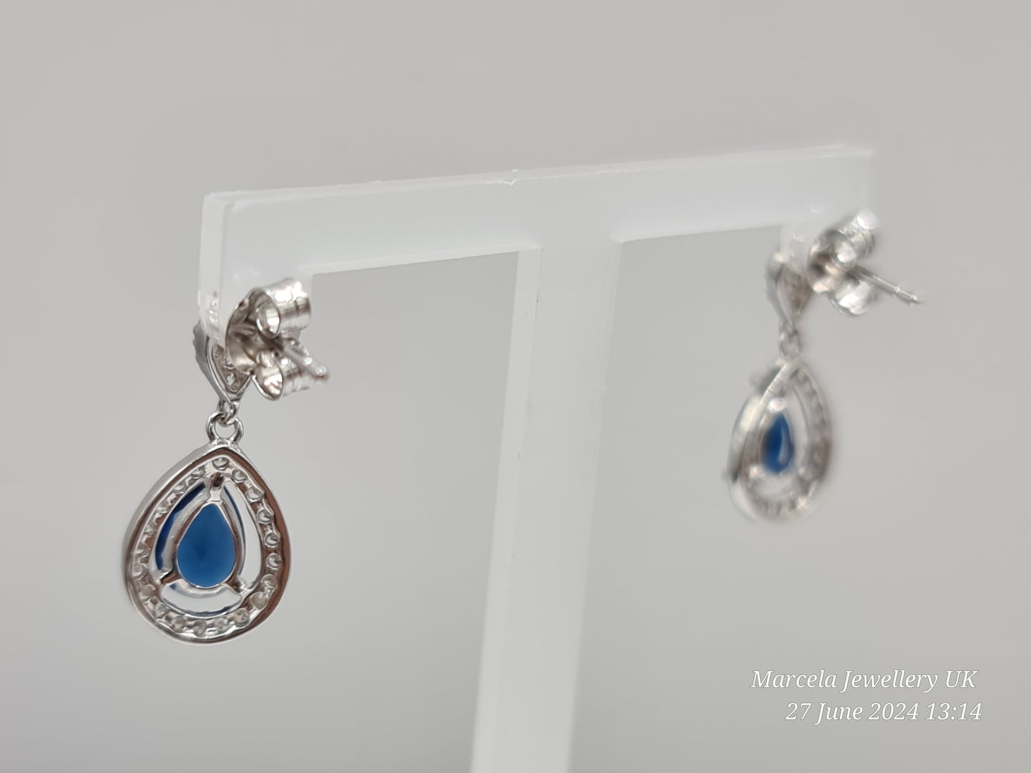 Brand New tear drop style 925 Silver earrings