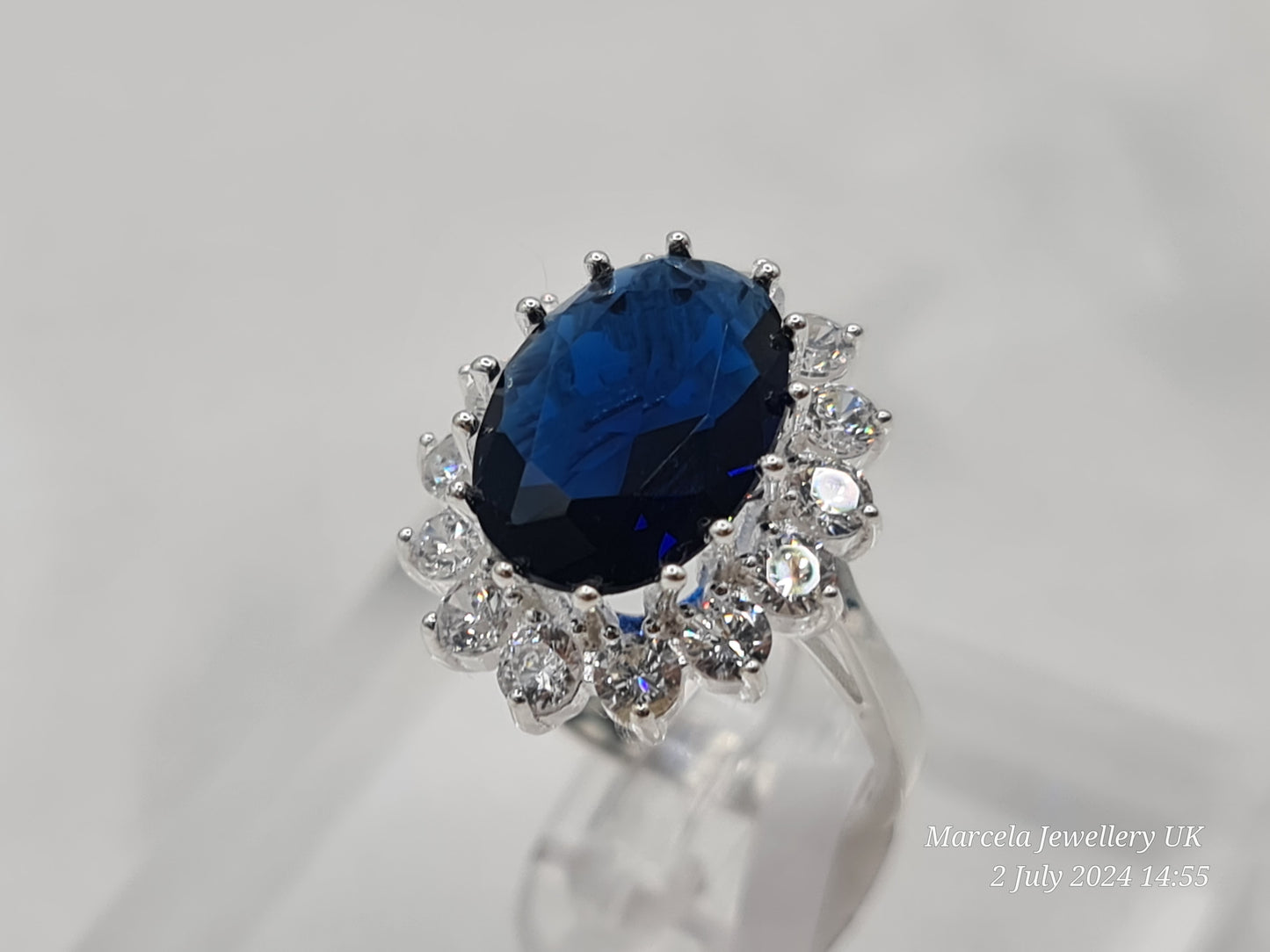 Brand new 925 Sterling silver Blue cz cluster ring