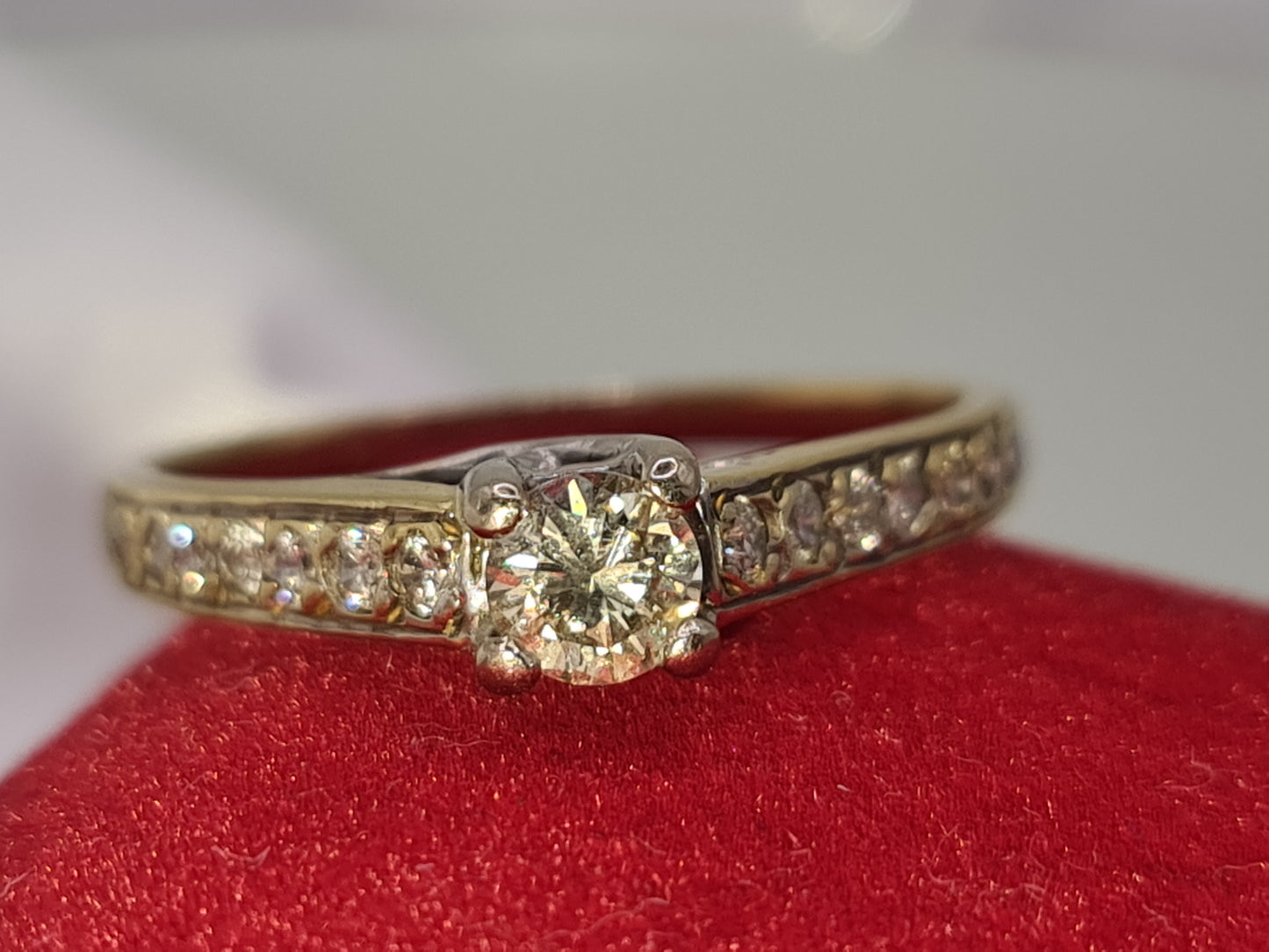 18 Carat Gold 0.33 Carat Natural Diamond VS clarity