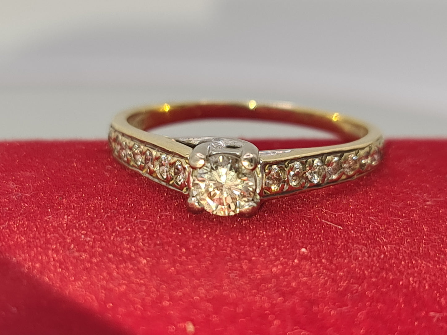 18 Carat Gold 0.33 Carat Natural Diamond VS clarity