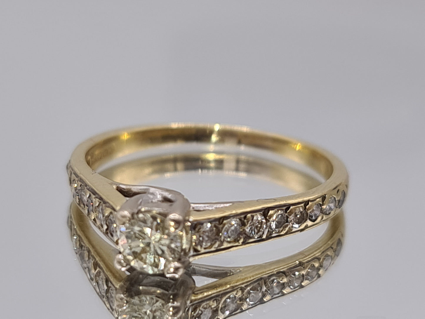 18 Carat Gold 0.33 Carat Natural Diamond VS clarity