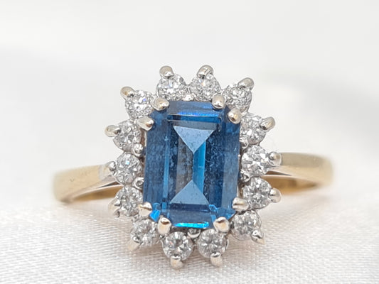 9 carat gold blue stoneset cluster ring size P