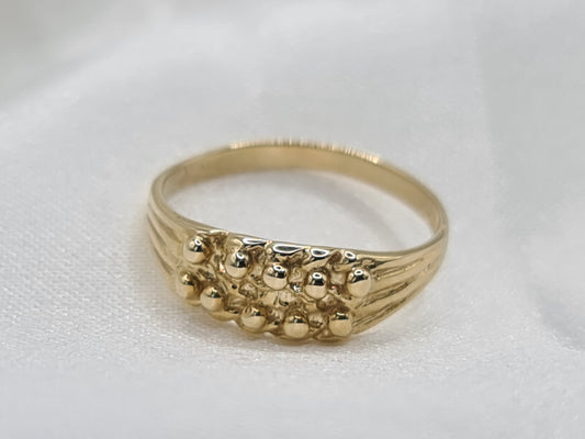 Brand new 9carat gold kids keeper Ring