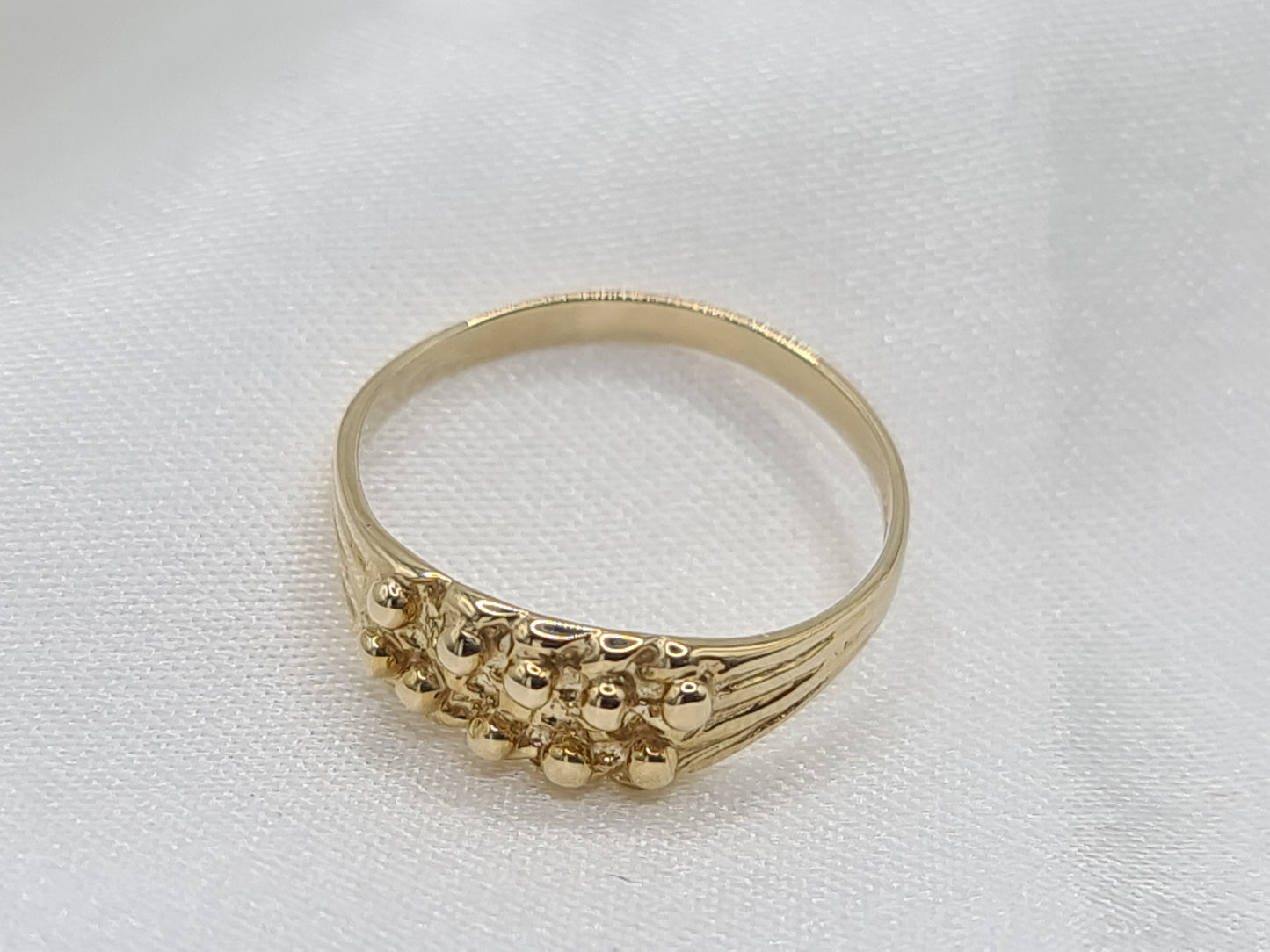 Brand new 9carat gold kids keeper Ring