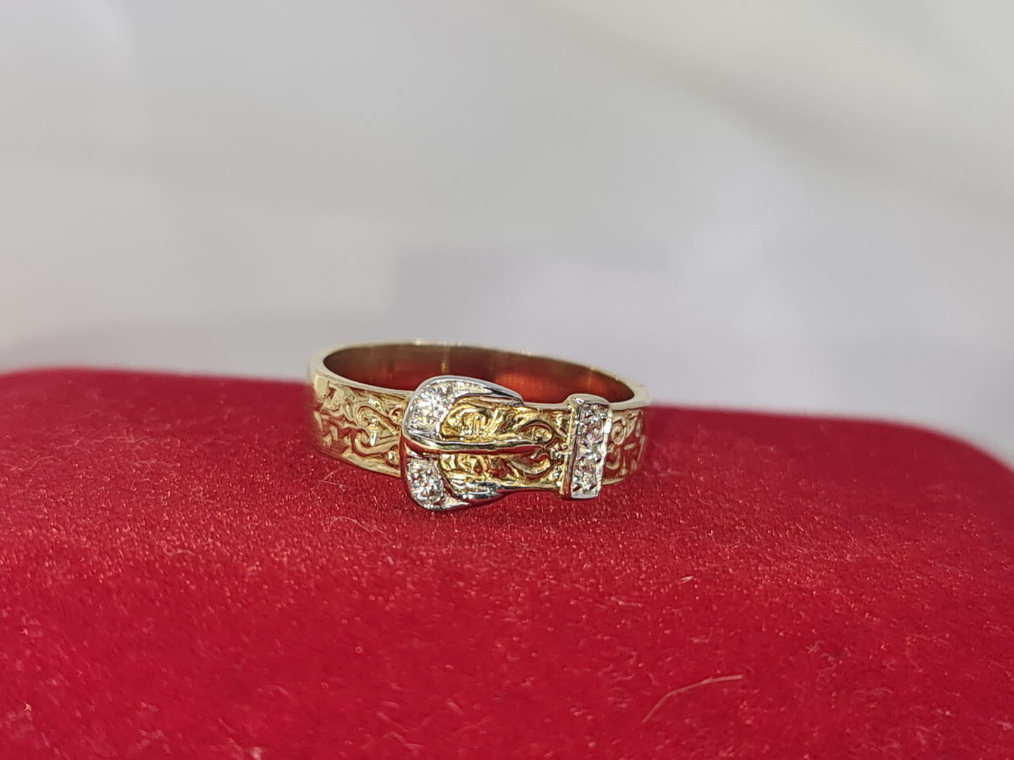 9ct gold Kids Buckle Ring Brand new