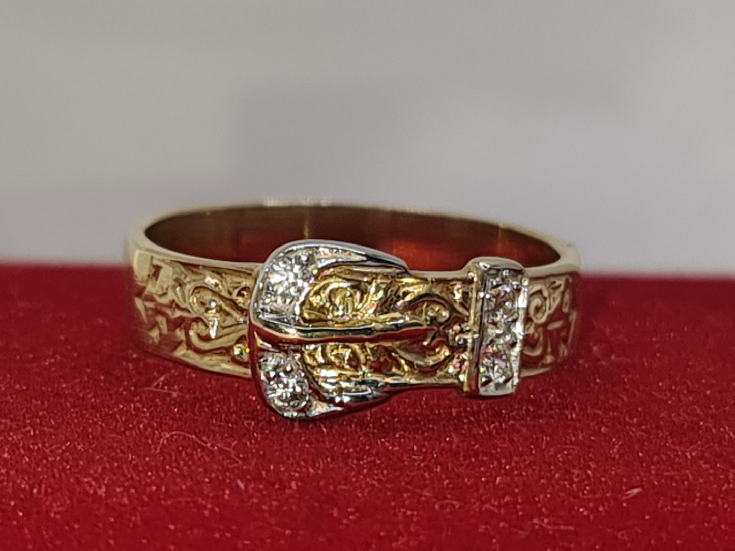 9ct gold Kids Buckle Ring Brand new