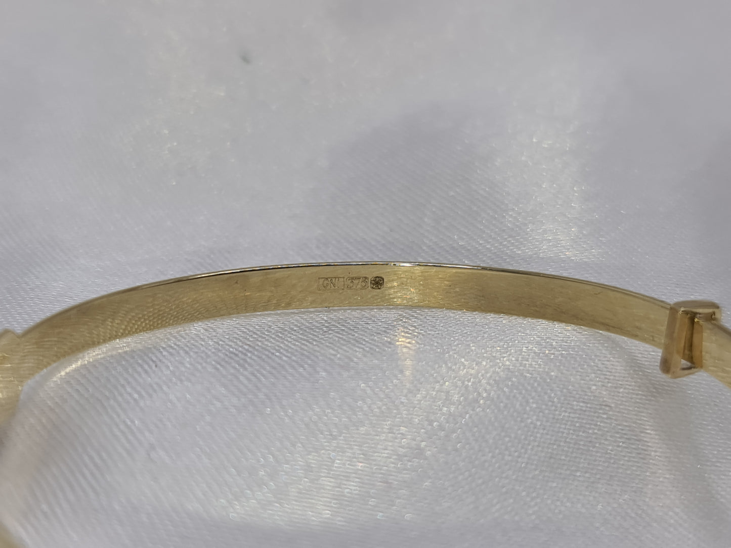 Brand new 9carat gold baby /kids expandable bangle