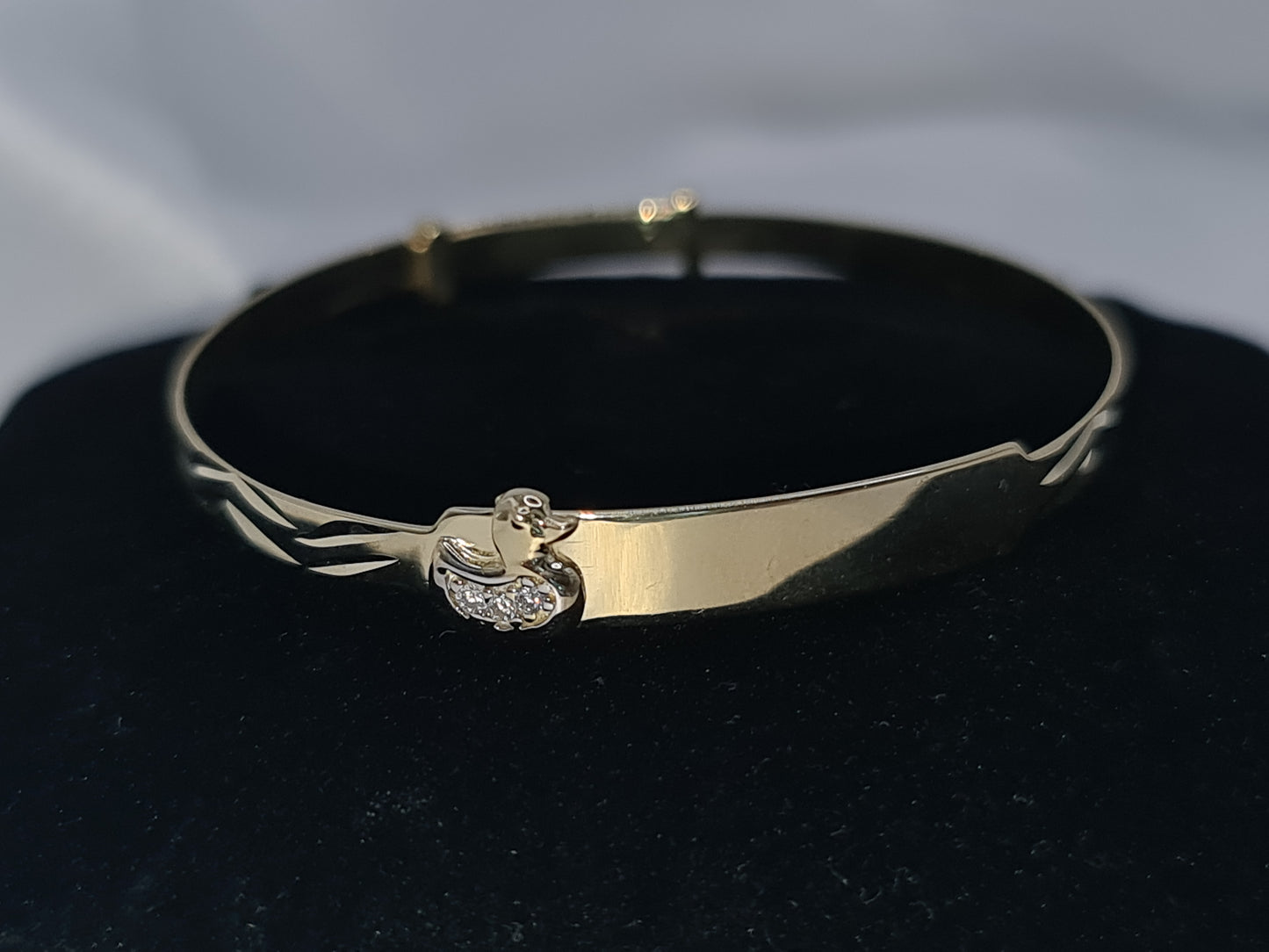 Brand new 9ct gold baby/kids expandable bangle