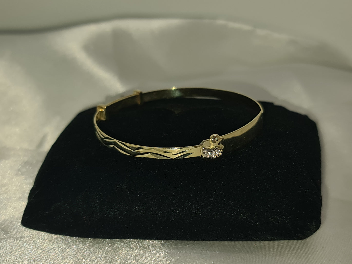 Brand new 9ct gold baby/kids expandable bangle