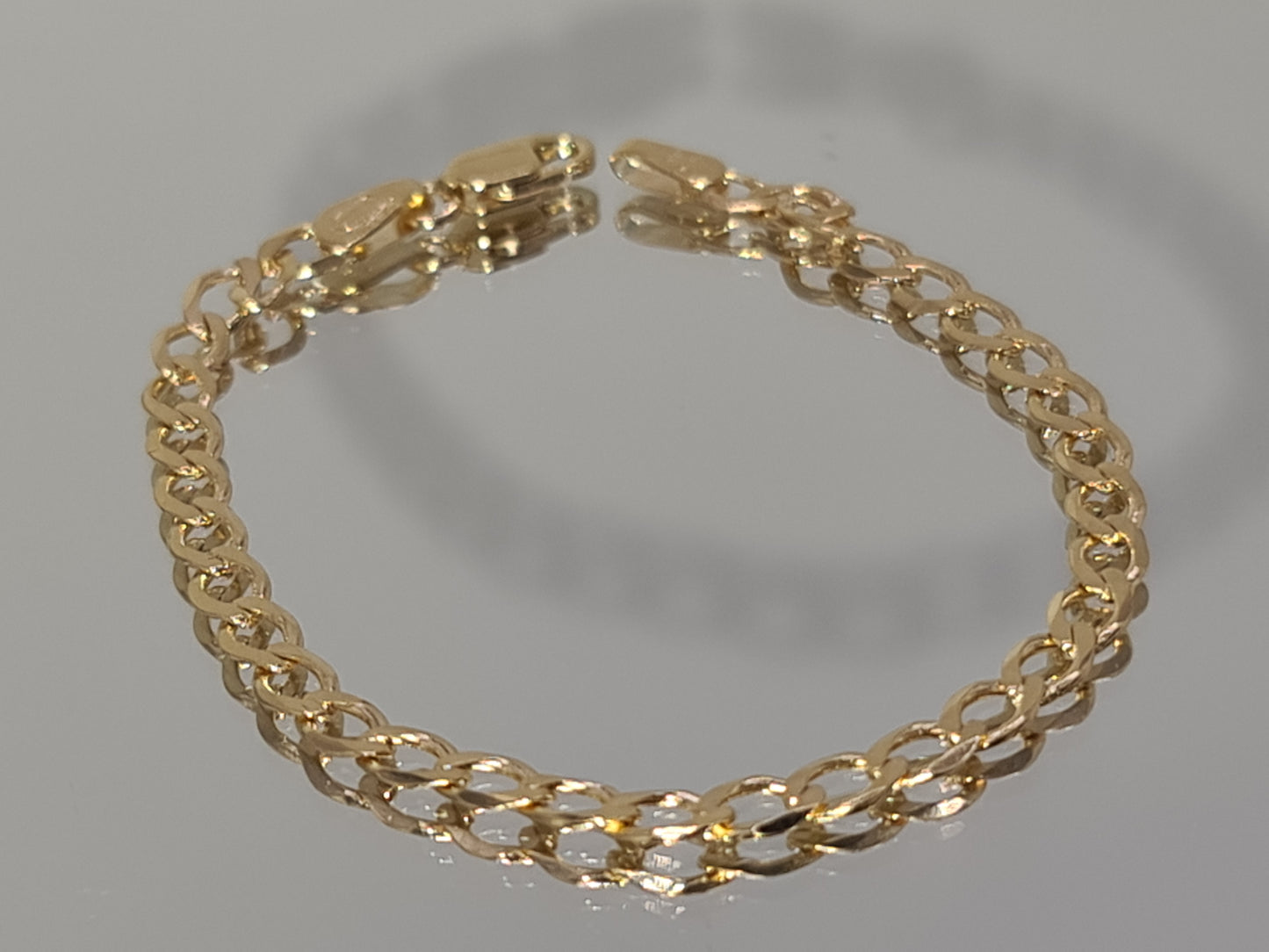 Brand new 9carat gold baby/ kids unisex curb bracelet