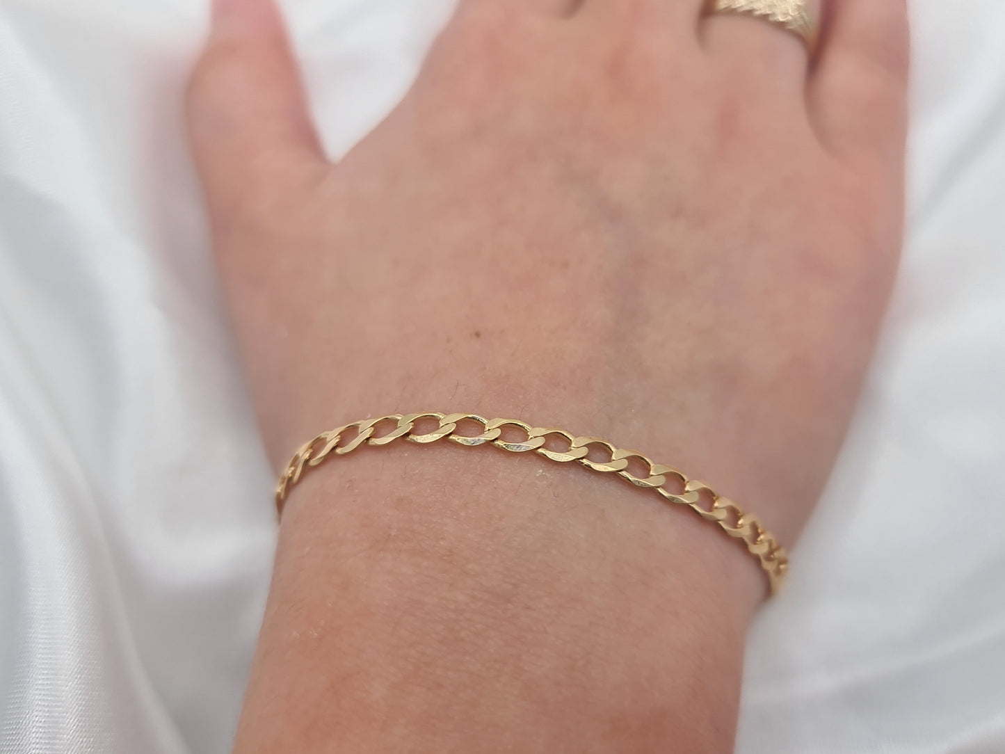 Brand new 9carat gold baby/ kids unisex curb bracelet