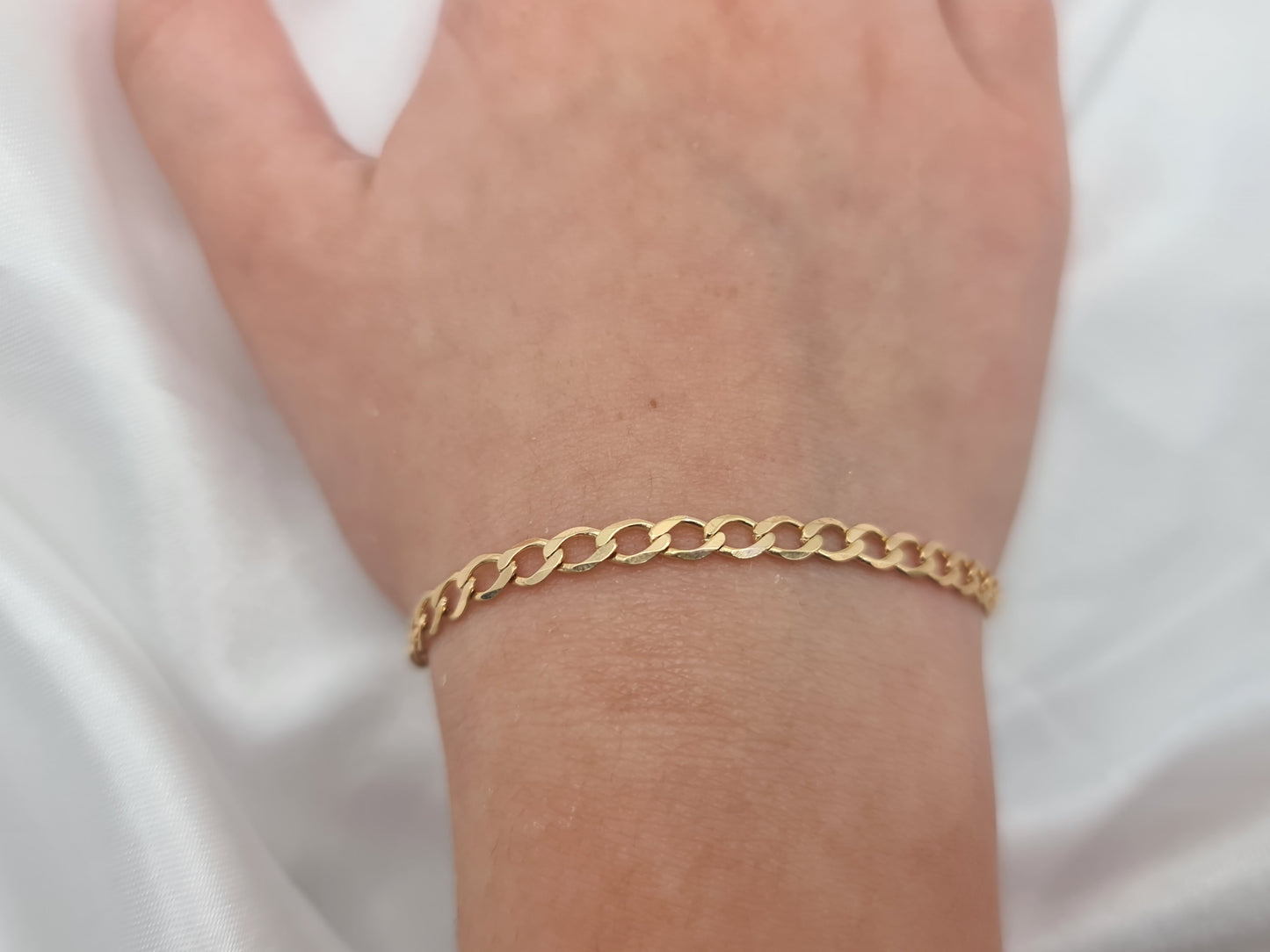 Brand new 9carat gold baby/ kids unisex curb bracelet