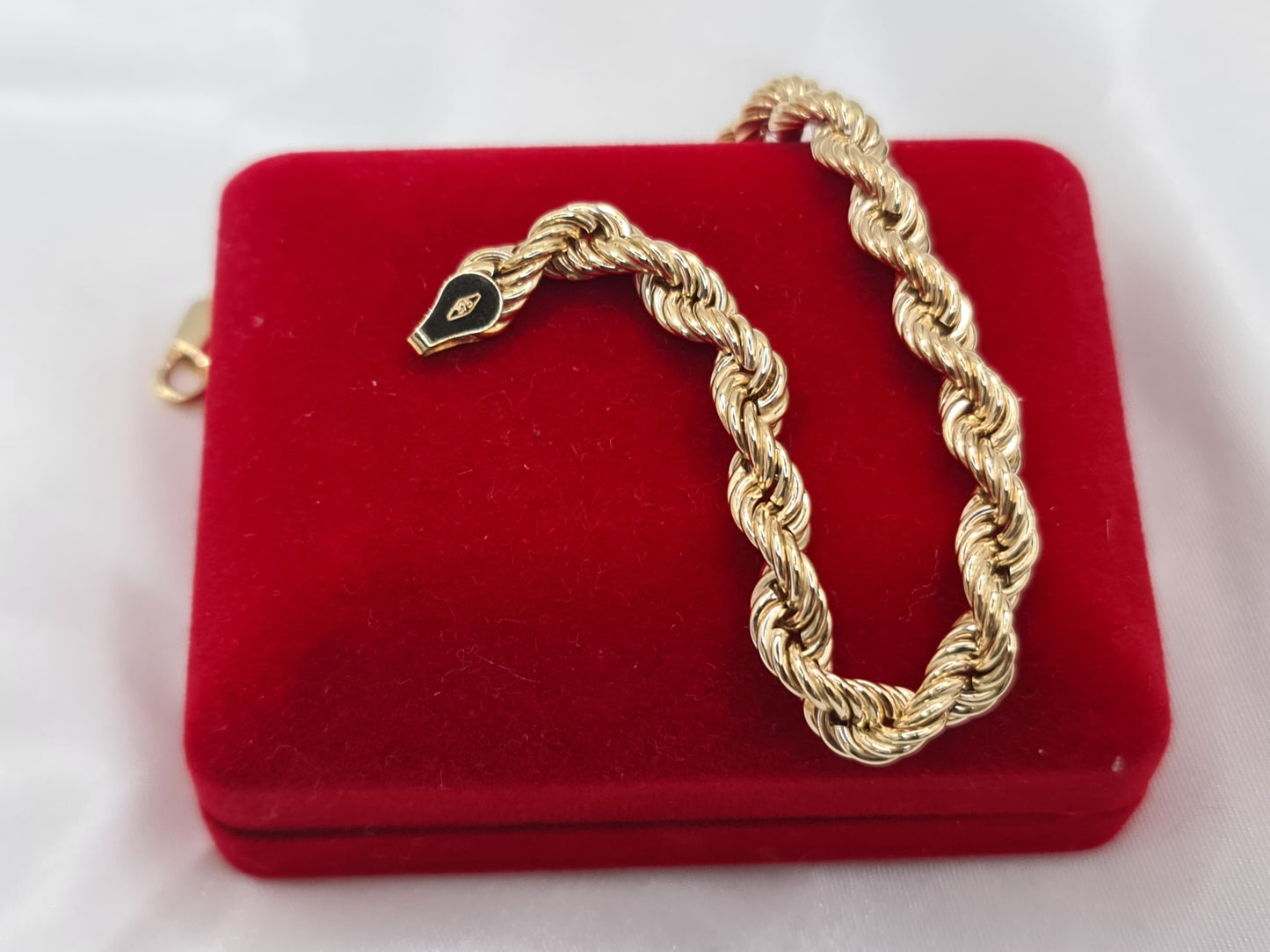 Brand New 9 Carat Gold Rope Bracelet