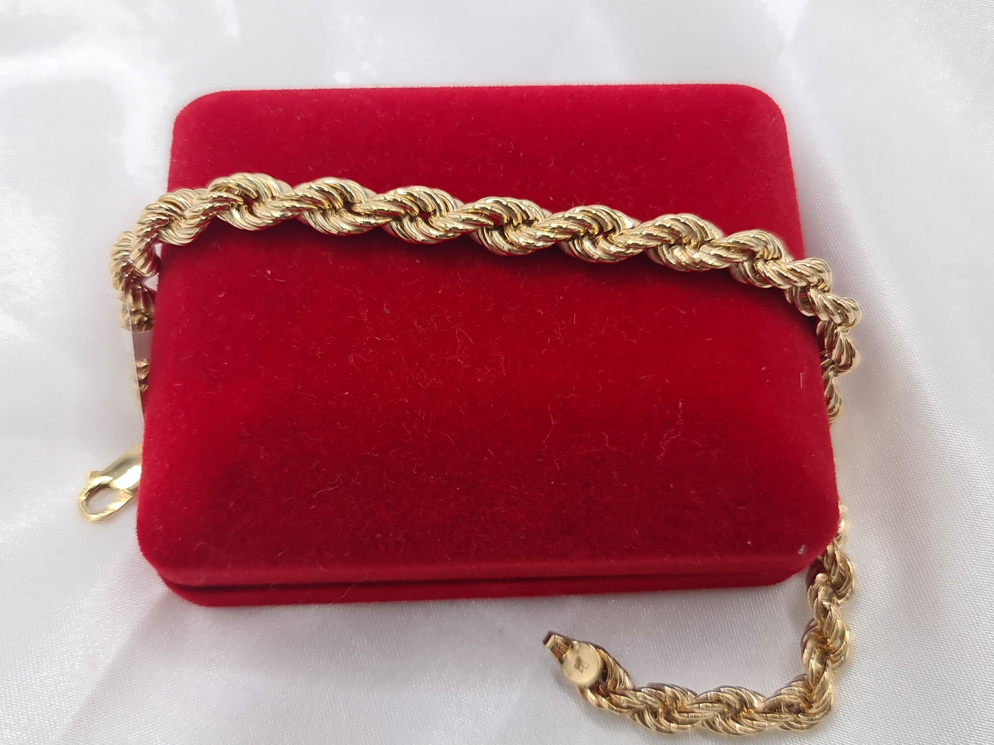 Brand New 9 Carat Gold Rope Bracelet